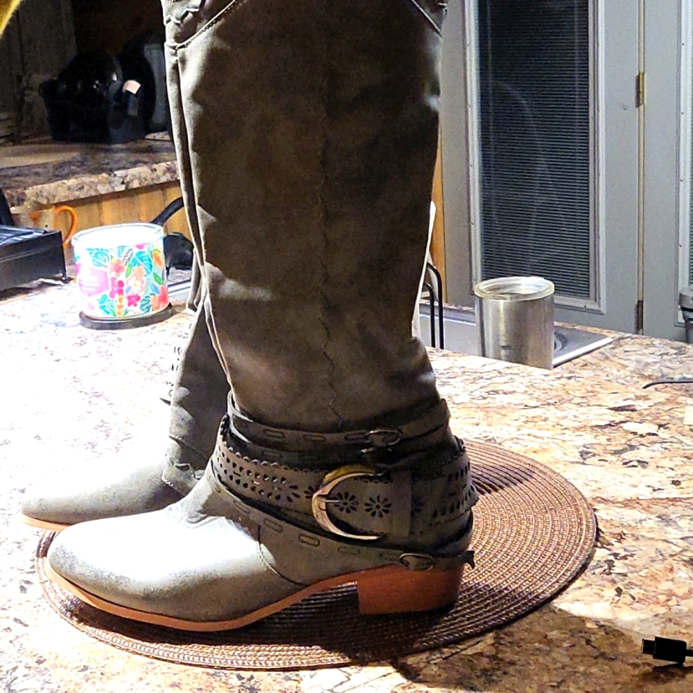 Cowboy boots NWOT